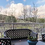 Liberis Apartment