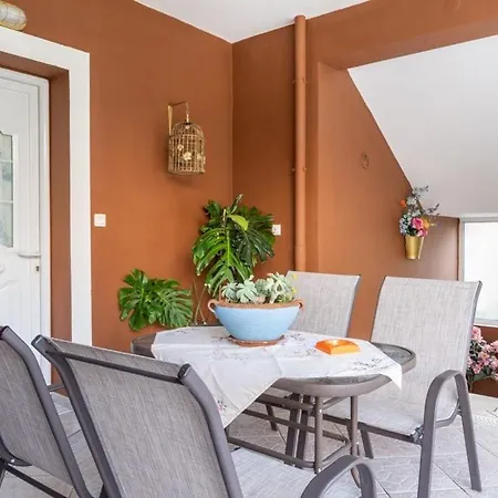 Liberis アパート Razáta